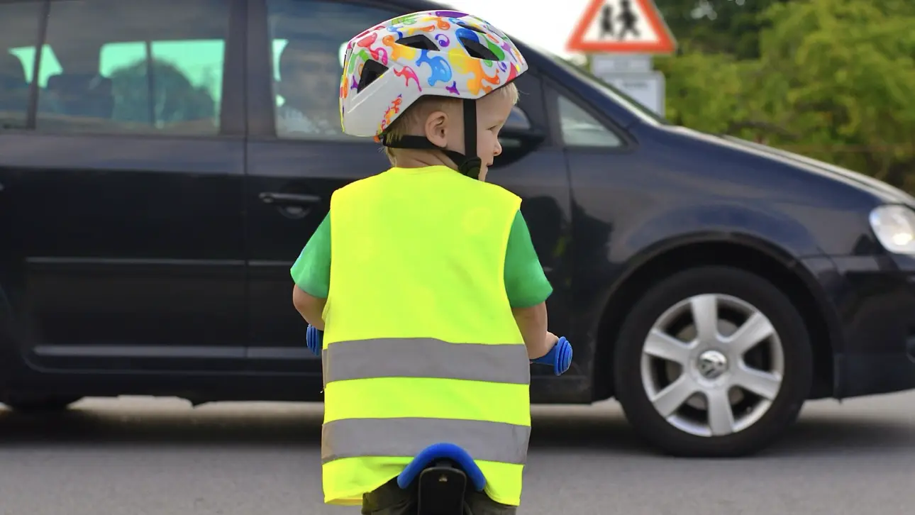 В России призвали сделать обязательным ношение светоотражателей для детей