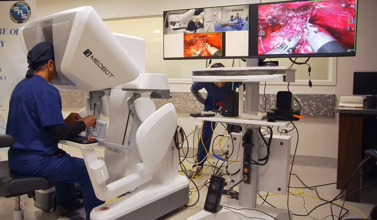 Кувейт и Бразилия связались для рекорда дистанционной робохирургии-0