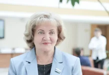 Людмила Бабушкина из Законодательного Собрания поздравила с Днем Конституции РФ lyudmila babushkina iz zakonodatelnogo sobraniya pozdravila s dnem konstituczii rf-stanural-ru-0