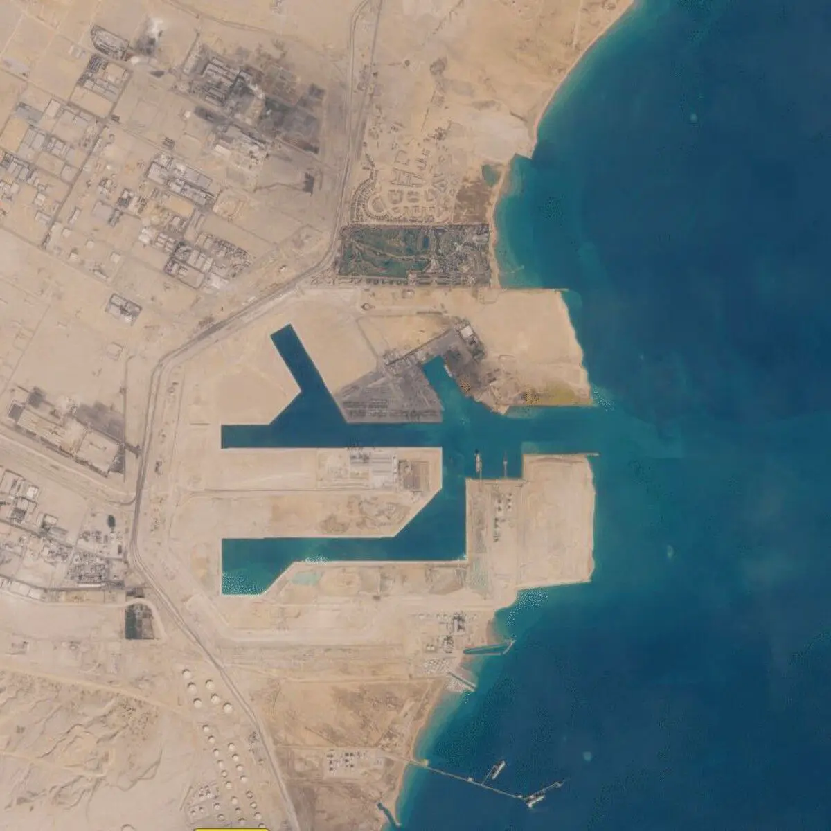 Министр Камель аль-Вазир отмечает успех порта Hutchison в Египте-0