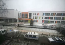 Подростки высказывают мнение о новых мерах безопасности в школах Подмосковья, Андрей Иванов комментирует podrostki vyskazyvayut mnenie o novyh merah bezopasnosti v shkolah podmoskovya andrej ivanov kommentiruet-stanural-ru-0