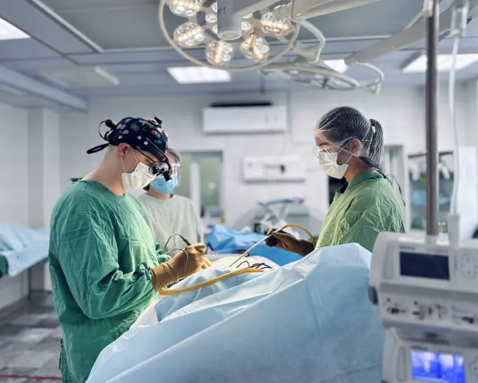 Свердловские нейрохирурги помогли водителю скорой помощи вернуться к жизни-0