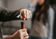 Таможенники Барнаула спасли редкую кобру-монокль из Вьетнама для Алтайского края! tamozhenniki barnaula spasli redkuyu kobrumonokl iz vetnama dlya altajskogo kraya-stanural-ru-0