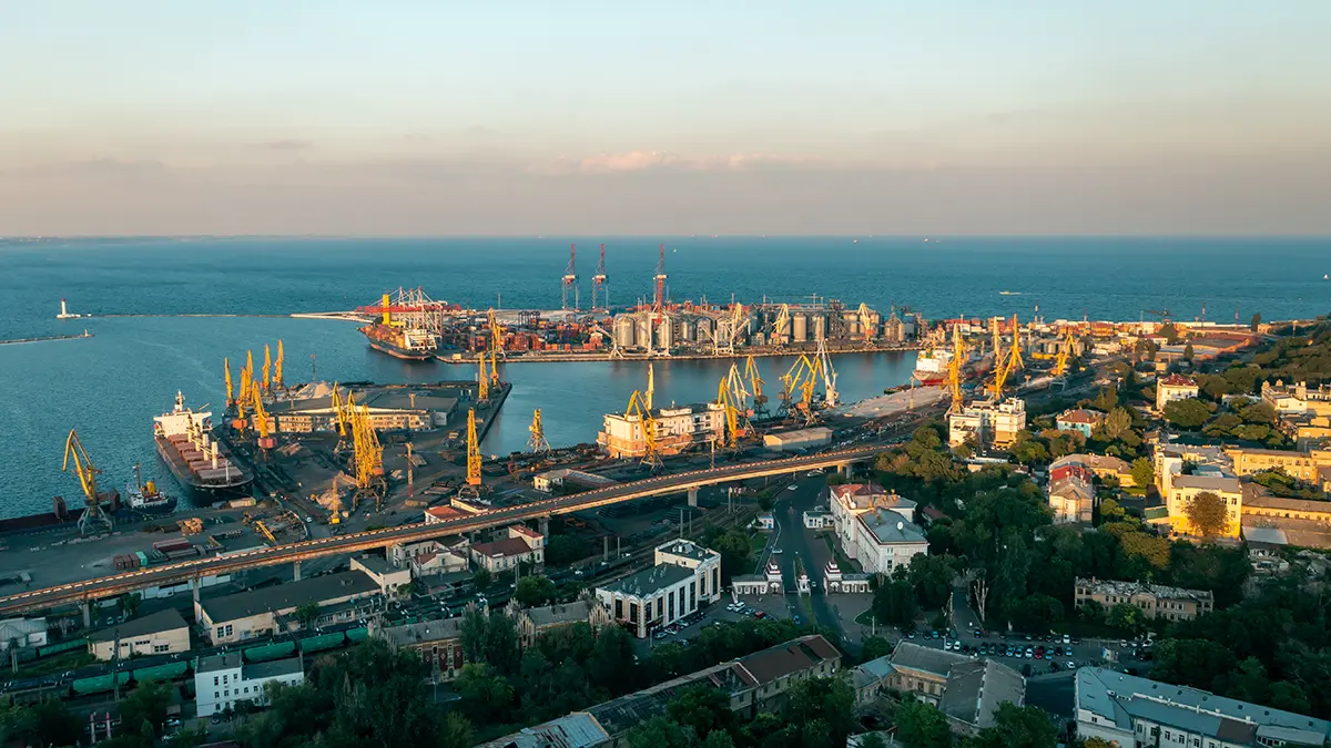 Mash: Грузовое судно «теневой энергетики» Украины загорелось в порту Одессы