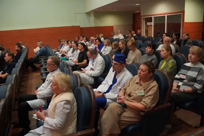 Татьяна Савинова представила коллективу Валентину Ямпольскую