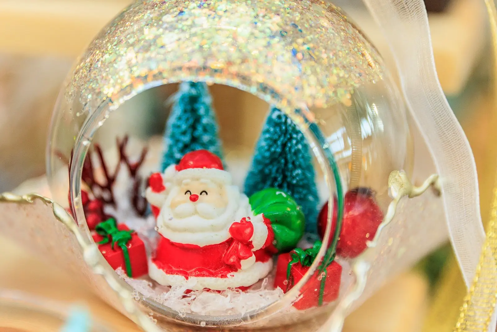 Владивосток встречает Новый год с космо-маркета и мастерами искусства-0