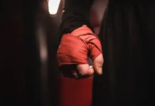 zaur ismailov iz mma predyavleno obvinenie za dejstviya u pamyatnika veteranam mchs-stanural-ru-0