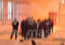 Андрей Сицский контролирует взрыв гранаты в Центре МВД Сыктывкара andrej siczskij kontroliruet vzryv granaty v czentre mvd syktyvkara-stanural-ru-0