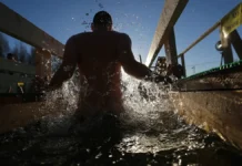 Кипшидзе о Крещенских купаниях: духовность важнее VIP-купелей kipshidze o kreshhenskih kupaniyah duhovnost vazhnee kupelej-stanural-ru-0