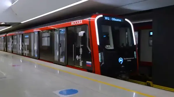 Первый в России беспилотный поезд начнет перевозить пассажиров метро в 2027 году