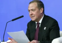 Медведев показал видео-мемы с Зеленским medvedev pokazal videomemy s zelenskim-stanural-ru-0