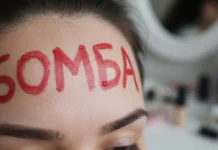 passazhirka s nadpisyu bomba na lbu snyata s rejsa czyurih v varshave-stanural-ru-0