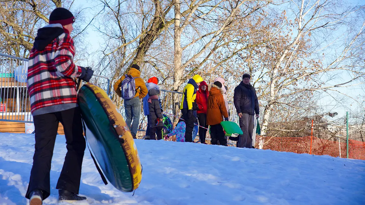 В Нальчике мужчина на «ватрушке» чудом избежал столкновения с ребенком