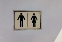 v poltave tczk vybil dver v tualete na azs  otvet odessy-stanural-ru-0