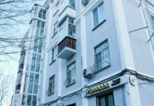 Дом 1955 года на Маршала Бирюзова в Щукино получил новый фасад dom 1955 goda na marshala biryuzova v shhukino poluchil novyj fasad-stanural-ru-0