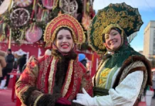 Коломенское зовет на веселую Масленицу с Виталием Акиньшиным kolomenskoe zovet na veseluyu masleniczu s vitaliem akinshinym-stanural-ru-0