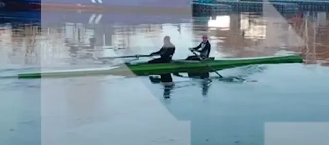 Видео с мужчинами, плывшими на каноэ по Москве-реке, появилось в Сети