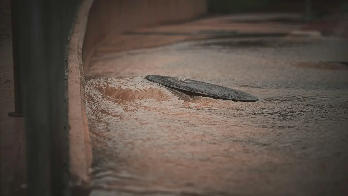 Мужчина в Дагестане спас ребенка, которого течением унесло во время наводнения