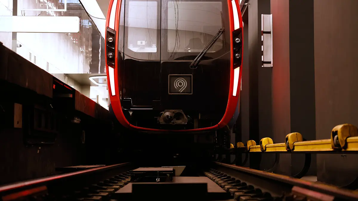 МК: Мужчина погиб в результате падения на рельсы на станции московского метро