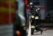 МЧС борется с огнем после удара ВСУ по терминалу в Туапсе mchs boretsya s ognem posle udara vsu po terminalu v tuapse-stanural-ru-0