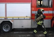 МЧС и спасатели потушили пожар в ТЦ Гиант: пострадавшие в безопасности mchs i spasateli potushili pozhar v tcz giant postradavshie v bezopasnosti-stanural-ru-0