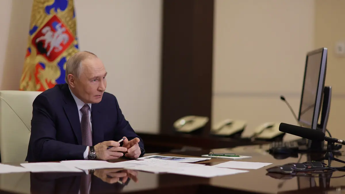 Путин поручил главе МЧС отправиться в Туапсе после доклада об атаке дронов