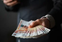 v krasnoyarske prokuratura vyyavila hishhenie vyplat bojczov svo v bankah-stanural-ru-0