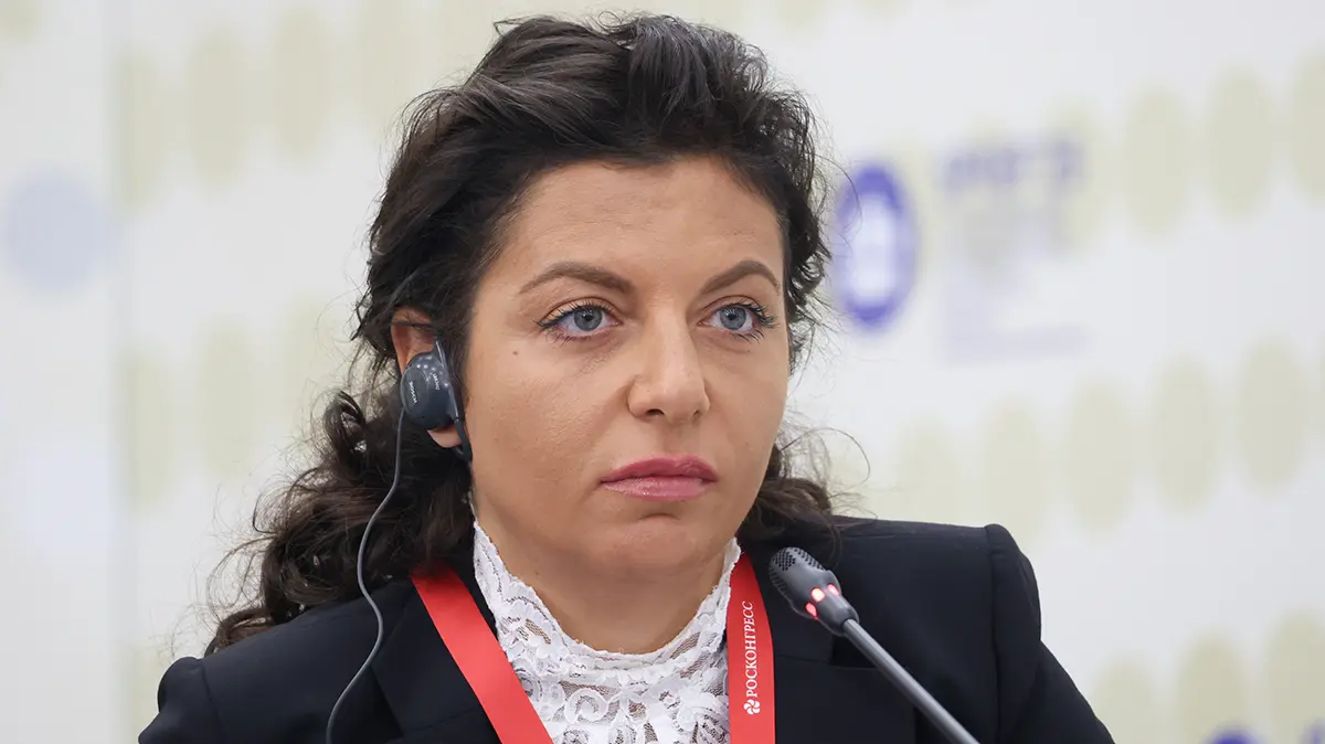 «Он мне советует оттуда»: Симоньян рассказала, что спрашивает у Кеосаяна, кому выдать его премию