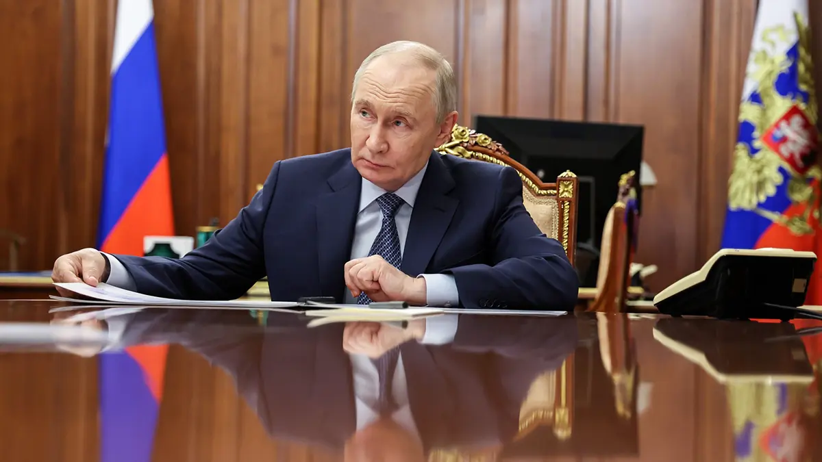 Путин призвал поддержать желание молодежи жить и работать на малой родине