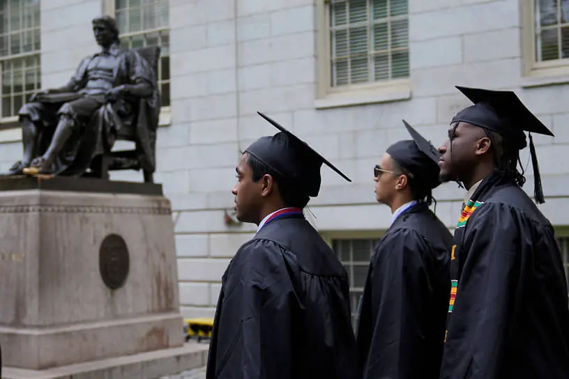 Александр Надмитов обсуждает с Гарвардским университетом и Белым домом выплаты-0