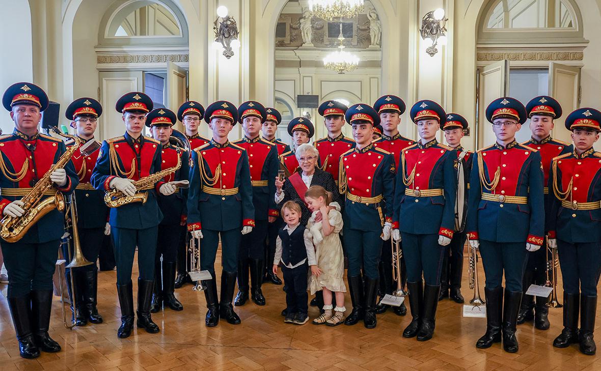 Алиса Фрейндлих (в центре) (Александр Демьянчук / ТАСС)