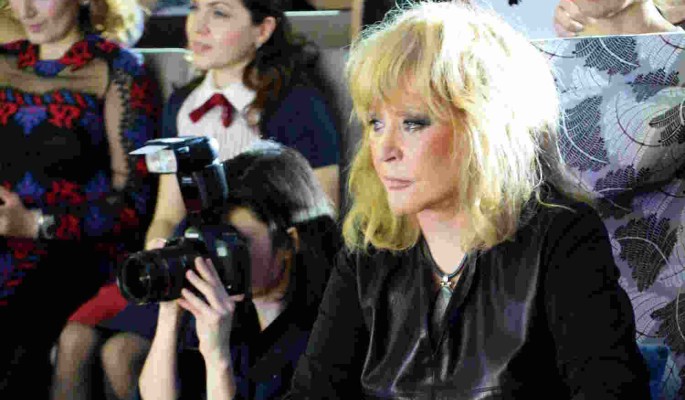 Возраст берет свое: Пугачевой стало плохо на прогулке