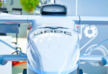 anatolij garbuzov i gennadij dyogtev predstavili bespilotnik ao czars na innoprom-missionary-su-175214400300-0