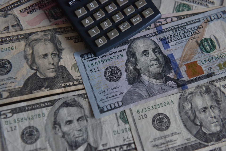 Многие - и российский Минфин в том числе - считают большой госдолг скорее злом, чем благом.