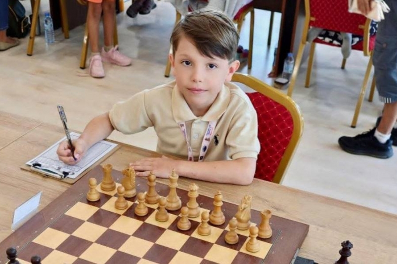 Юный шахматист из Владивостока взял серебро на детском Кубке мира в Грузии Фотографии семьи Калининых