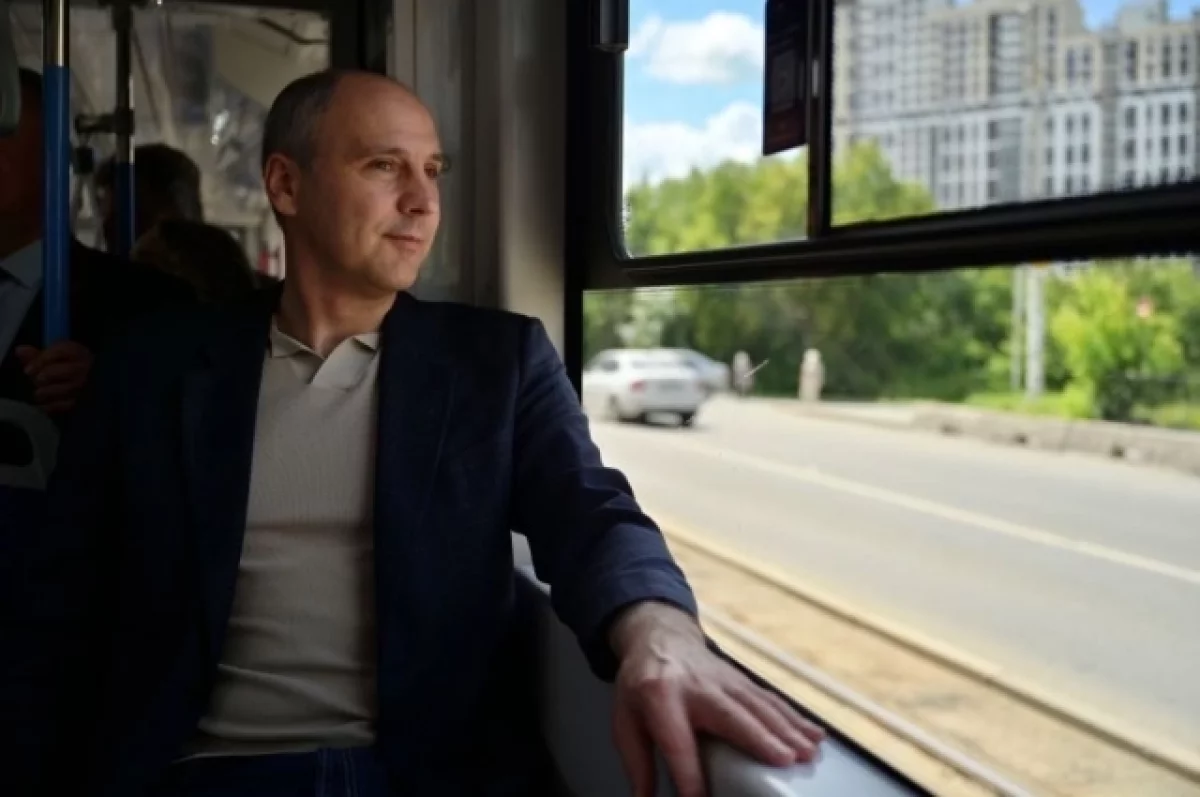 Денис Паслер и Алексей Орлов представили новый трамвай УКВЗ в Екатеринбурге-0