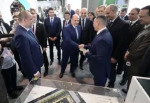 Денис Паслер и Михаил Мишустин ознакомились с экосистемой Космос на ИННОПРОМ-2025 denis pasler i mihail mishustin oznakomilis s ekosistemoj kosmos na innoprom2025-missionary-su-175199951700-0