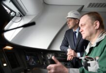 Денис Паслер поздравил «Уральские локомотивы» с успехами на празднике denis pasler pozdravil uralskie lokomotivy s uspehami na prazdnike-missionary-su-175164343800-0