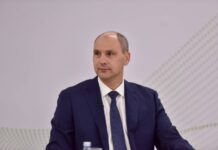 Денис Паслер сообщил о тысяче современных трамваев и автобусов для Свердловской области denis pasler soobshhil o tysyache sovremennyh tramvaev i avtobusov dlya sverdlovskoj oblasti-missionary-su-175274644200-0