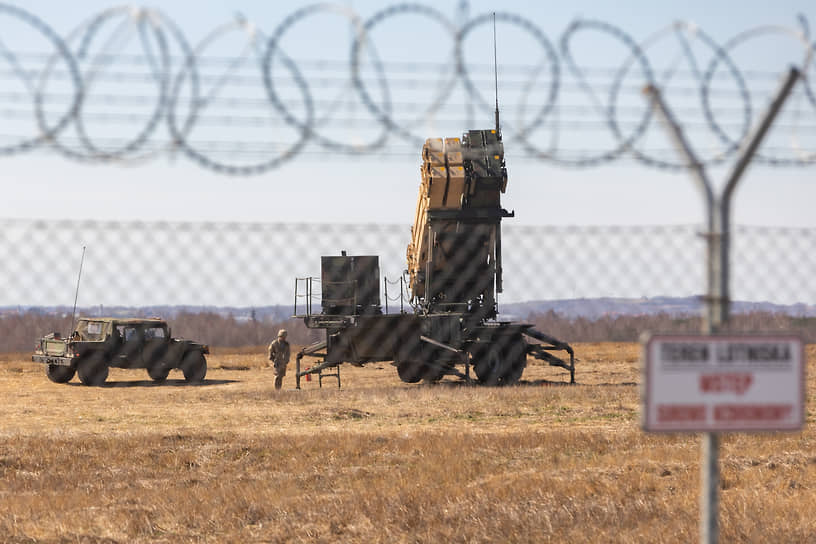 Американский зенитно-ракетный комплекс Patriot в одном из польских аэропортов