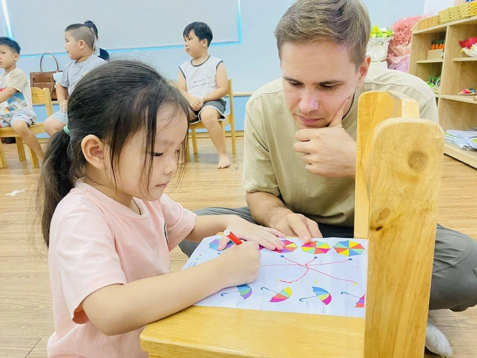Женя рассказывает, что ему легко было найти подход к детям и в Китае, и во Вьетнаме | Источник: Евгений Мартемьянов