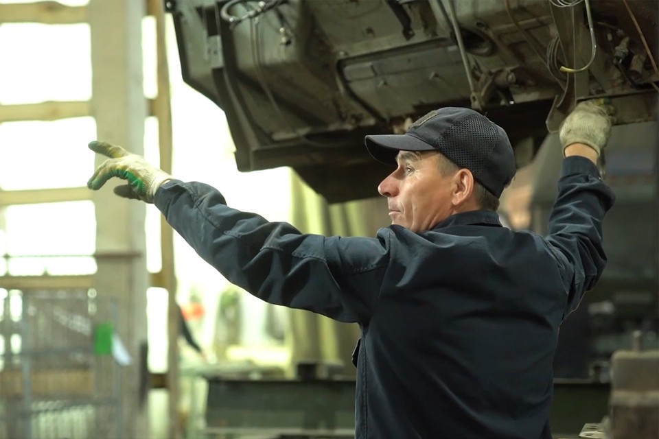 Работа специалистов ремонтного подразделения