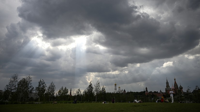 «Жаркое дыхание испепеляющего зноя»: синоптики предупредили москвичей о 30-градусной жаре и грозах