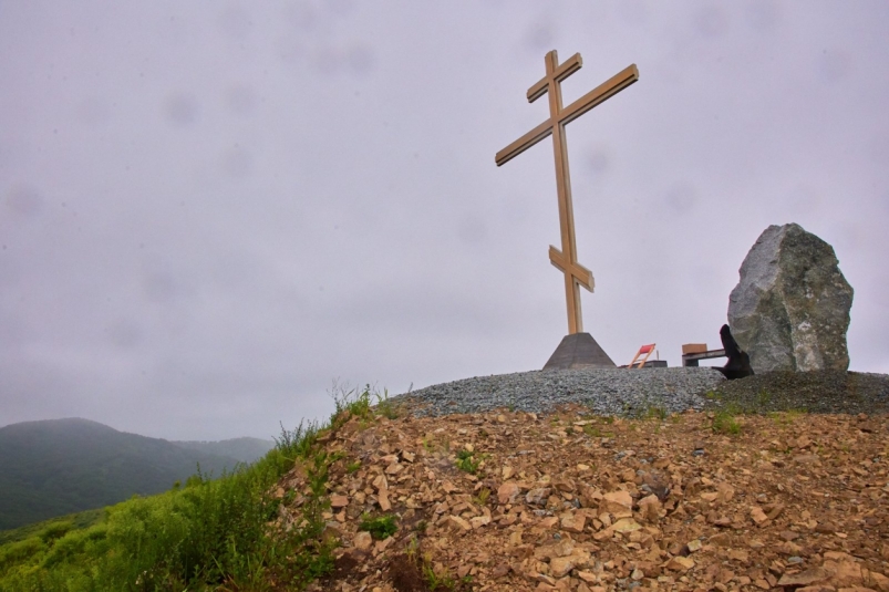 Торжественное мероприятие прошло у православного креста на территории национального парка "Земля леопарда". Дмитрий Осипчук, ИА PrimaMedia