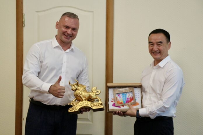 Олег Нейфельд и Ван Линь укрепляют дружбу Богдановича и Тунцзяна-0