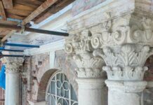 Реставрация белокаменного декора Храма Живоначальной Троицы в Кожевниках проходит под контролем Департамента культурного наследия restavracziya belokamennogo dekora hrama zhivonachalnoj troiczy v kozhevnikah prohodit pod kontrolem departamenta kulturnogo naslediya-missionary-su-175327166300-0