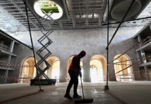 Сергей Собянин и Максим Ликсутов представили планы реконструкции вокзалов sergej sobyanin i maksim liksutov predstavili plany rekonstrukczii vokzalov-missionary-su-175190225100-0