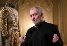 Скандал вокруг Мариинского театра в Королевском дворце Казерты из-за отмены концерта Валерия Гергиева в Италии skandal vokrug mariinskogo teatra v korolevskom dvorcze kazerty izza otmeny konczerta valeriya gergieva v italii-missionary-su-175310217000-0