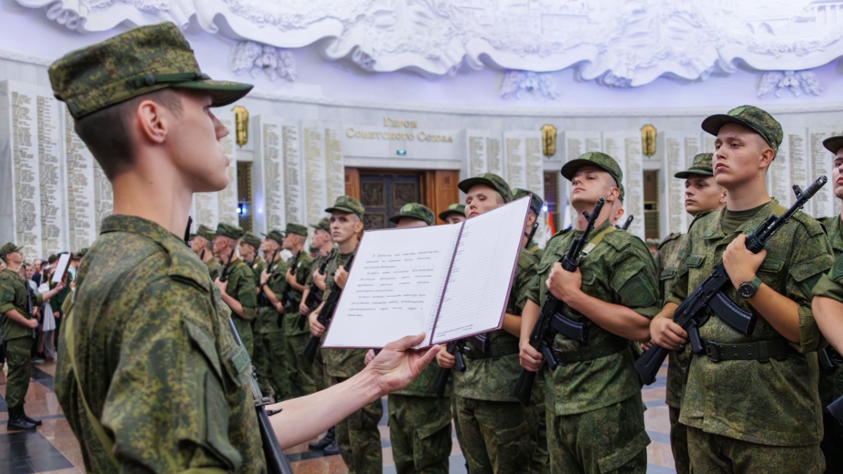 Новобранцы Преображенского полка из Москвы приняли присягу в Музее Победы
