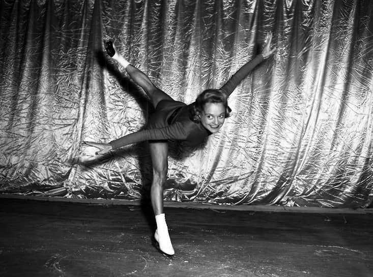 Соня Хени создает блестящую кинокарьеру в Голливуде на льду-0